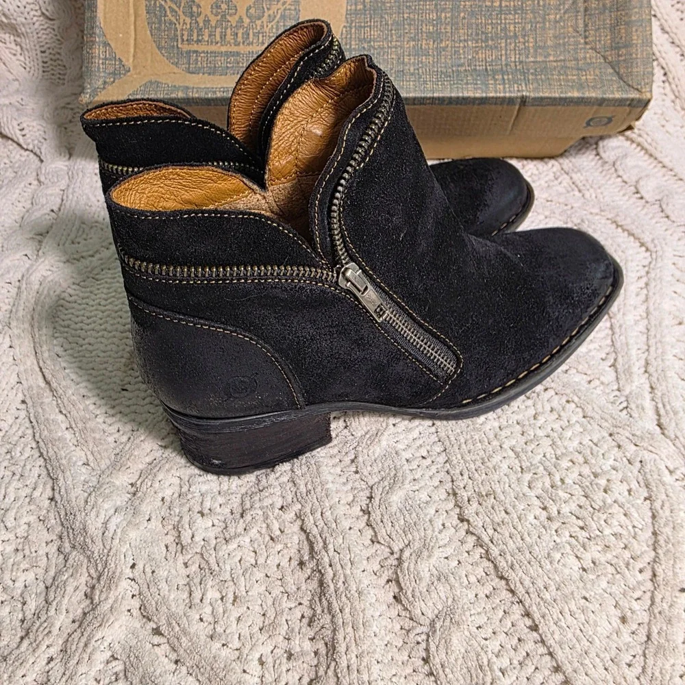 Born Malta Ankle Boots Black Distressed Suede Leather Side Zip Womens 8 NEW NIB